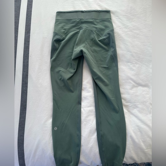 Lululemon License to Train High-Rise Tight 25"- Size 8 - Picture 6 of 9